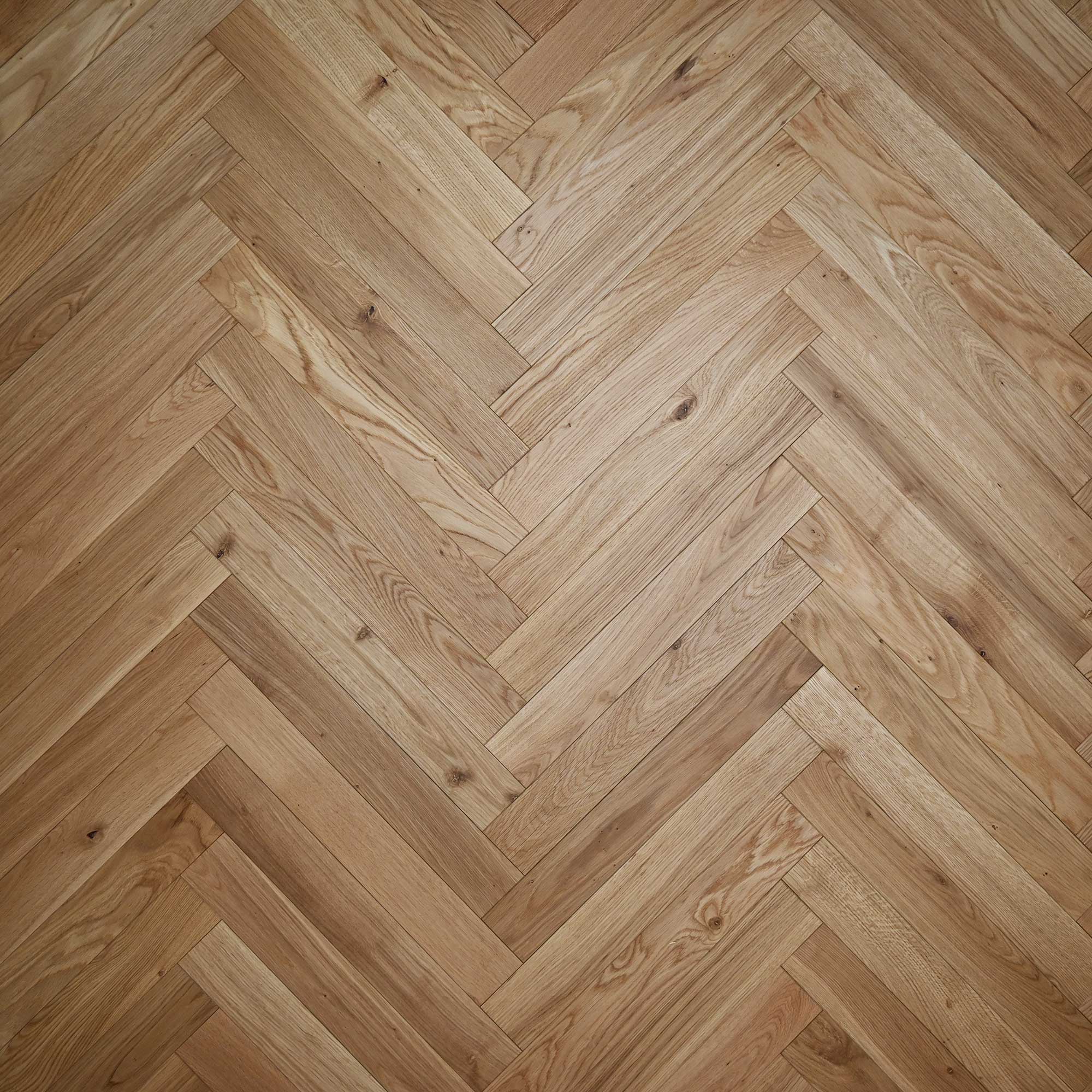 V4 TH107 Natural Oak Strip Herringbone