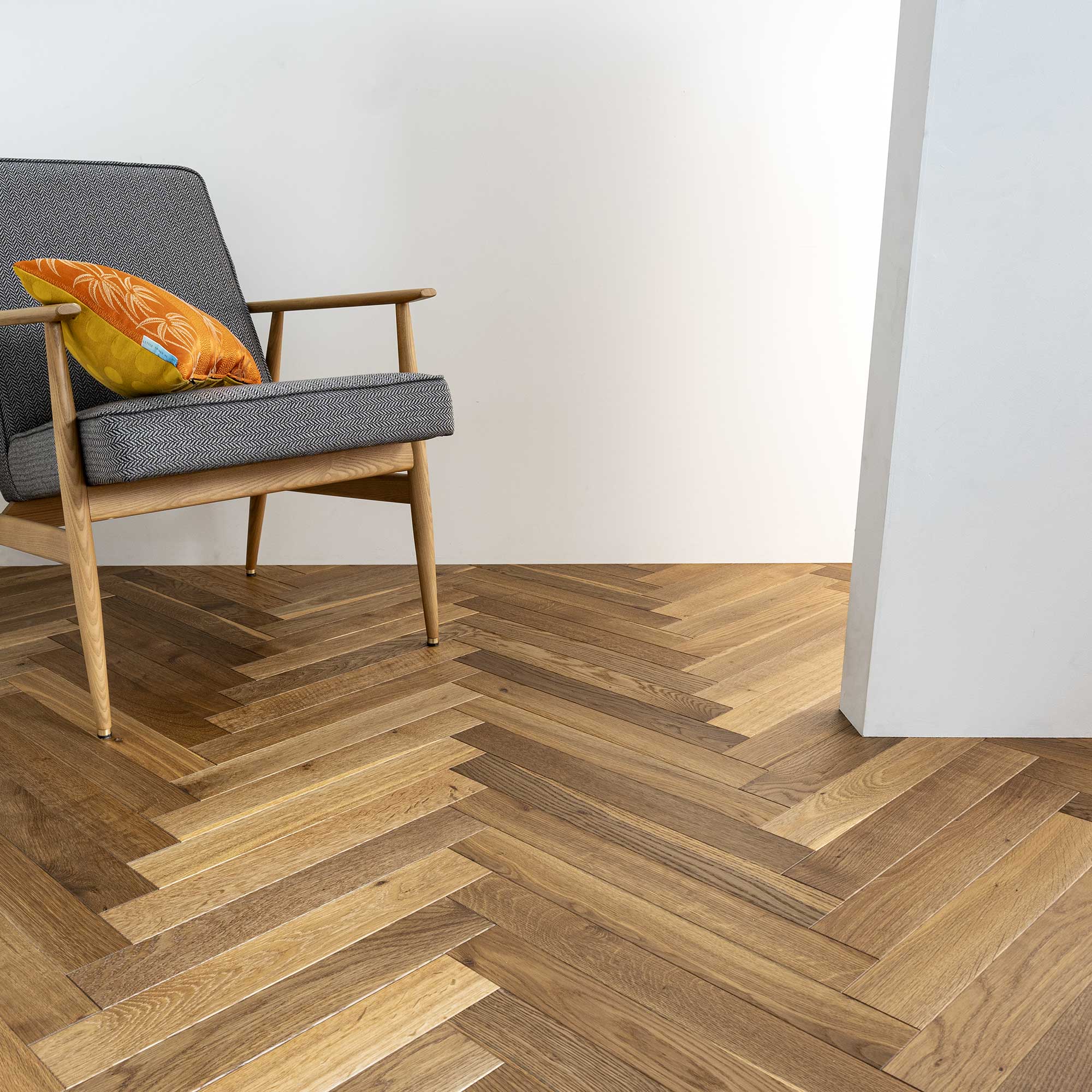 V4 TH111 Thermo Oak Strip Herringbone