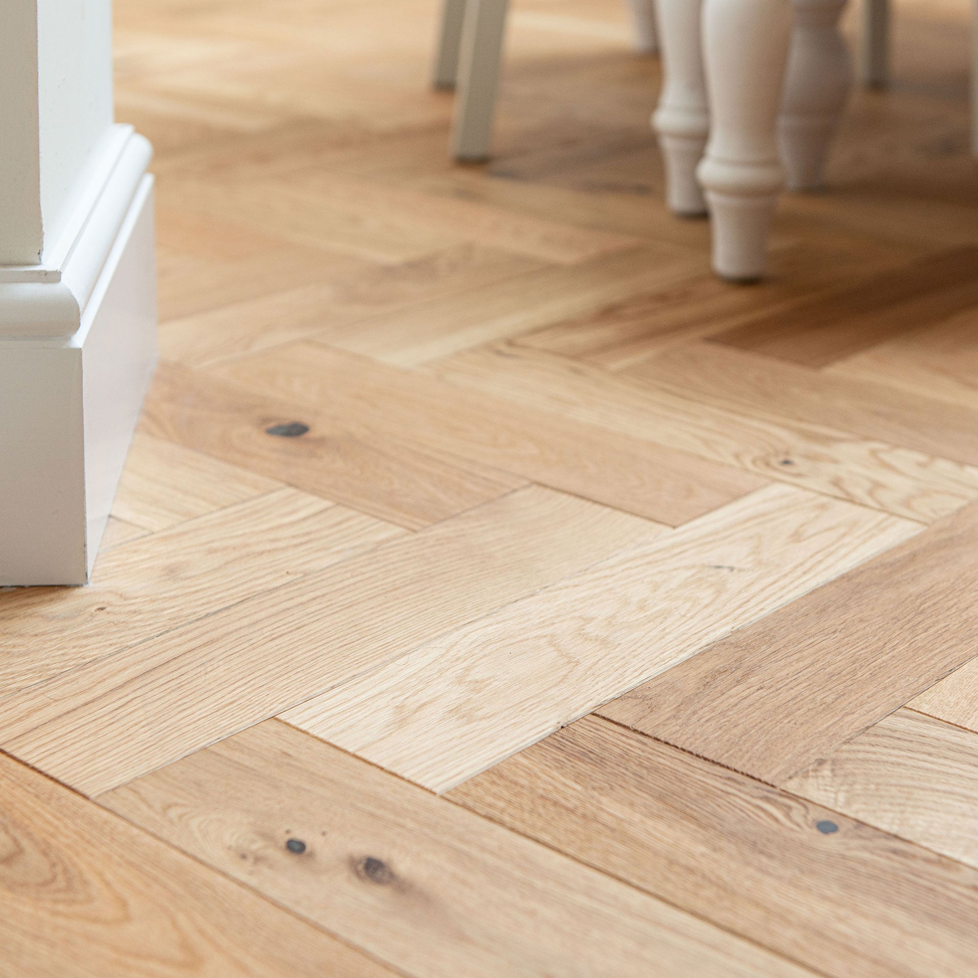 V4 ZB109 Brushed and Lacquered Oak Engineered Parquet