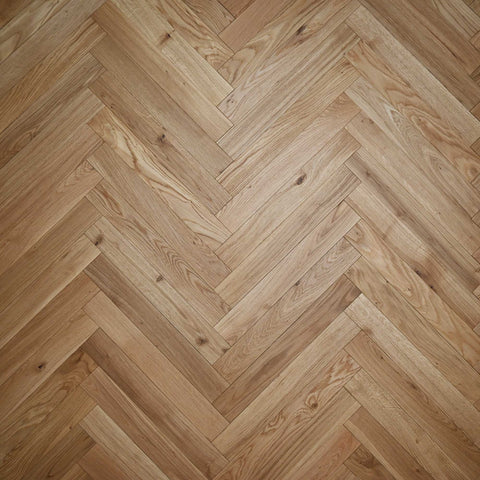 V4 TH107 Natural Oak Strip Herringbone