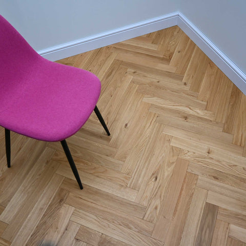 V4 TH107 Natural Oak Strip Herringbone